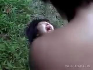 Rapuh warga asia kekasih mendapat brutally fucked di luar