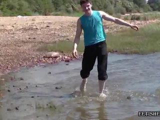 脚 洗涤 在 一 河
