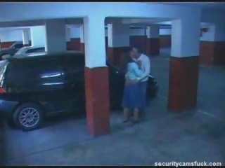 Räpane film porno en estacionamiento