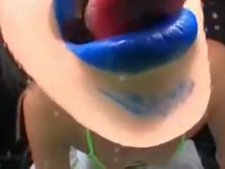 Japanilainen sininen huulipuna (spitting-fetish)