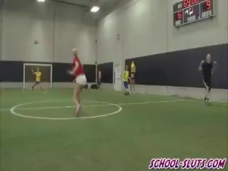 Őrült főiskolás diákok játszik és baszik