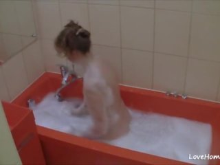 Chick takes a relaxing bath 1 hour just after the work <span class=duration>- 16 min</span>