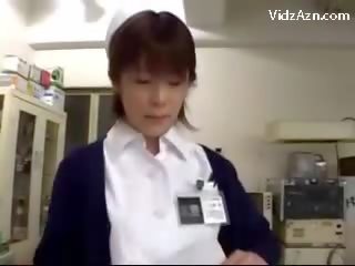 Verpleegster krijgen haar poesje rubbed door md en 2 verpleegkundigen bij de surgery