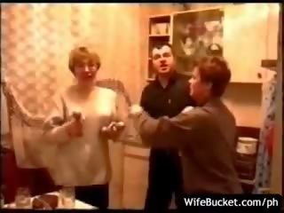 Αστείο ρωσικό swingers πάρτι