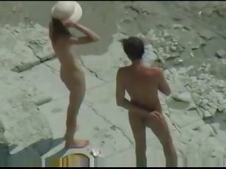 Cuplu fucks pe nud plaja