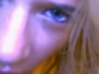 Blondine vids tanlined lichaam infront van webcam tonen