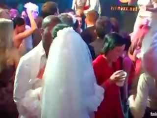 First-rate kívánós menyasszonyok szívás nagy kakasok -ban nyilvános