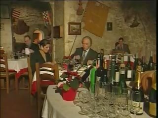 Suave italiane perfected duke mashtruar bashkëshort në restorant