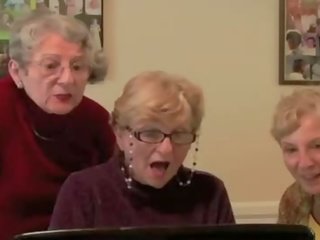 3 grannies react naar groot zwart putz x nominale klem video-