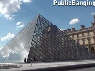 Louvre museum veřejné skupina pohlaví klip trojice