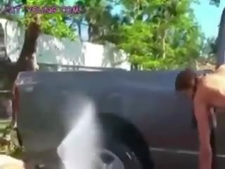 Тийн лесбийки кола измиване