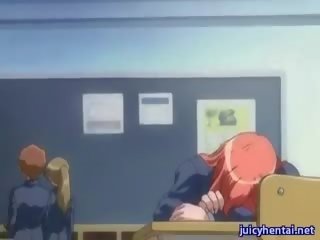 L'anime adolescent frotte transexuelle bite