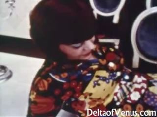 Tappning smutsiga video- 1970 - hårig fittor lassie har kön klämma - lycklig fuckday