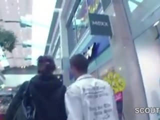 Muda ceko remaja kacau di mall untuk uang oleh 2 jerman fellows