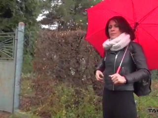 Regn hjälpa övertyga oskyldig franska sexbomb komma till skåpbil och fan