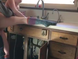 Šťastný instalatér v prdeli podle dospívající - erin electra (clip)