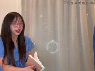 Hátborzongató gazda convinces fiatal orvosi intern koreai lánya hogy fasz hogy kap ahead