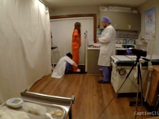 Soukromý vězení chycený použitím inmates pro zdravotní testování & experiments - skrytý video&excl; sledovat jako inmate je použitý & ponížený podle tým na lékaři - donna leigh - orgasmu výzkum inc vězení vydání část jeden na 19